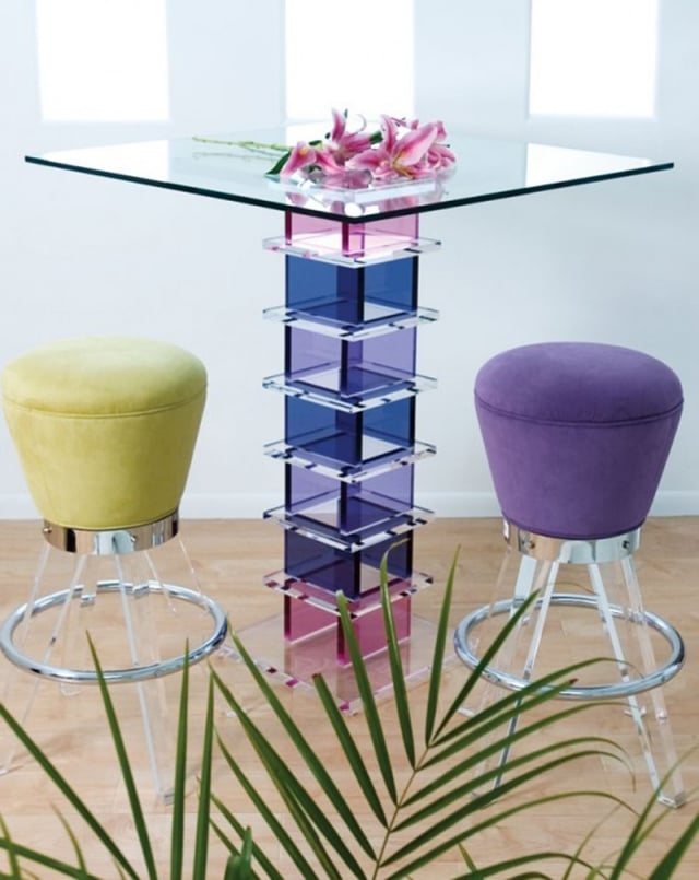 table-haute-bar-moderne-HStudio-verre-rose-lilas-dessus-carré table haute