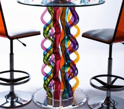 table-haute-bar-moderne-verre-coloré-design-élégant-HStudio