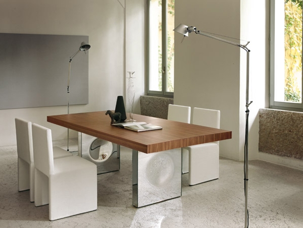 table-manger-20-idées-design-moderne-innovant-pieds-métalliques-bois-chaises-blanches