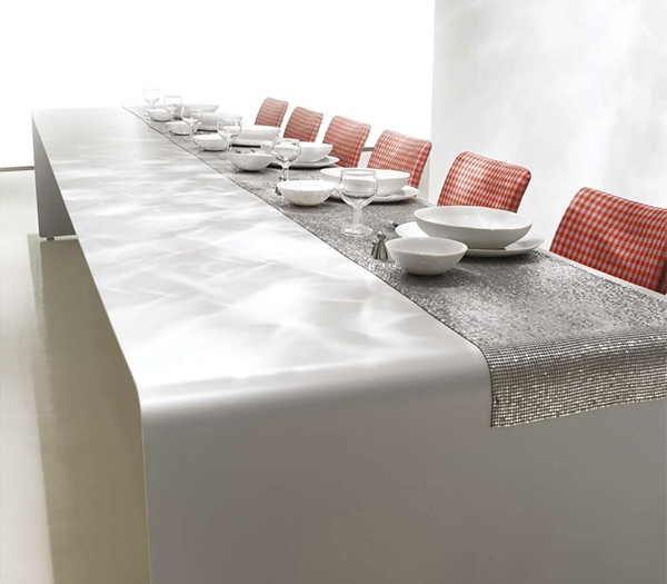 table-manger-20-idées-design-moderne-innovant-plastqiue-blanche-élégante