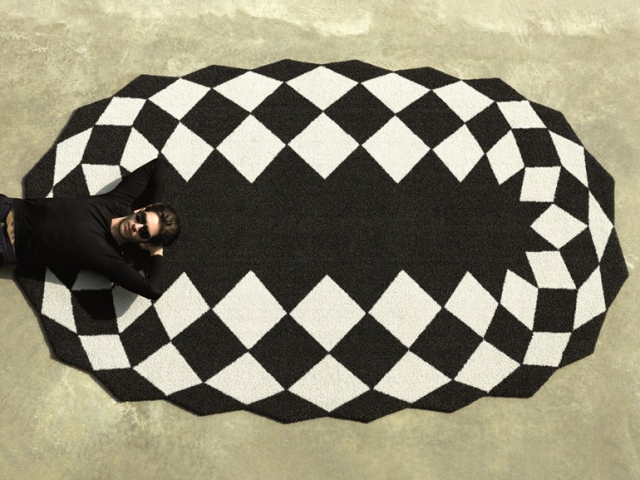 tapis-contemporain-design-22-idées-originalité-MARQUIS-VONDOM-motifs-rectangulaires-noir-blanc