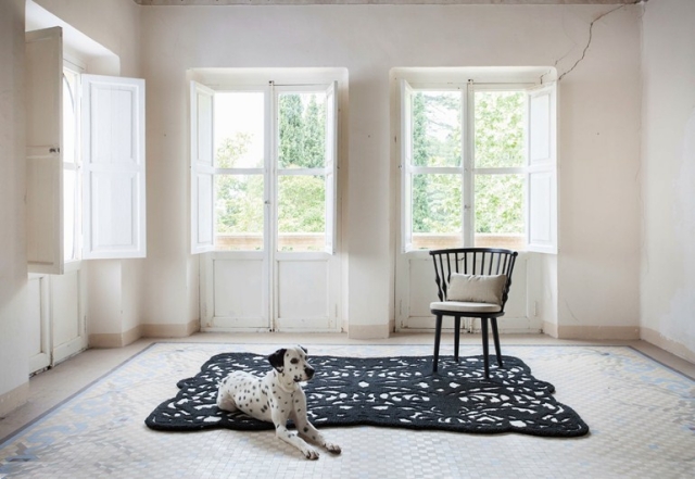 tapis-contemporain-design-22-idées-originalité-laine-noir-blanc-Peineta-Gandia-Blasco
