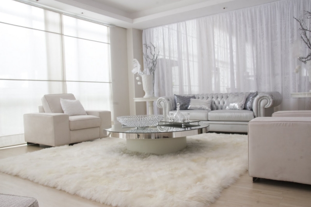 tapis-shaggy-salon-moderne-élégant-blanc-duveteux-élégant-moderne