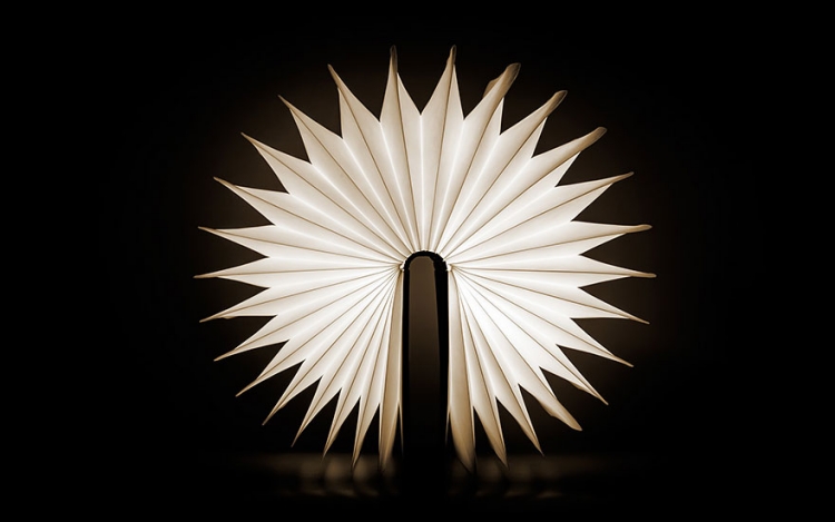 Max-Gunawan-lampe-de-salon-design-original-forme-livre