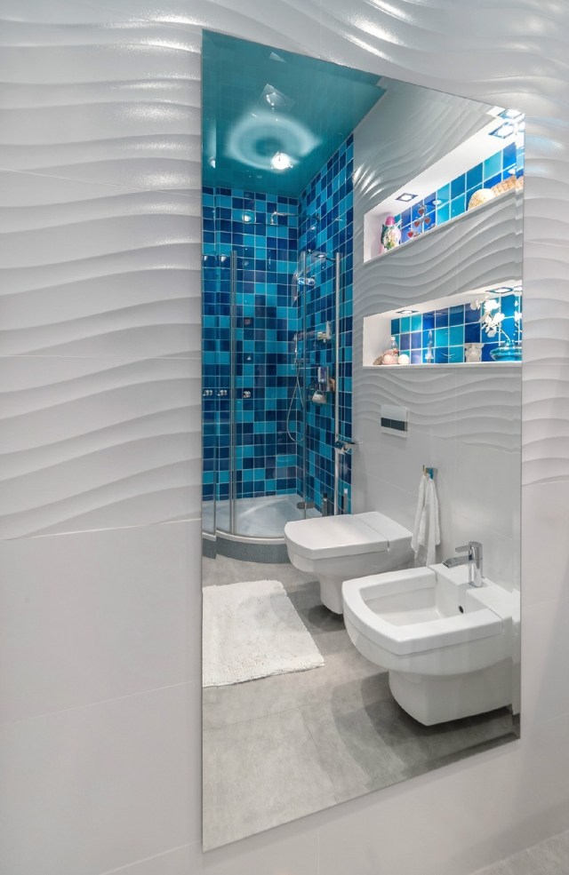 aménagement-salle-bains-mosaique-bleue-cabine-douche aménagement salle de bains