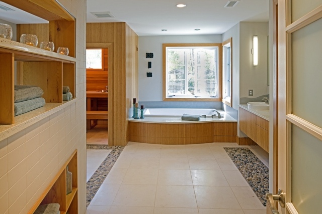 aménagement-salle-de-bains-sauna-baignoire-bois