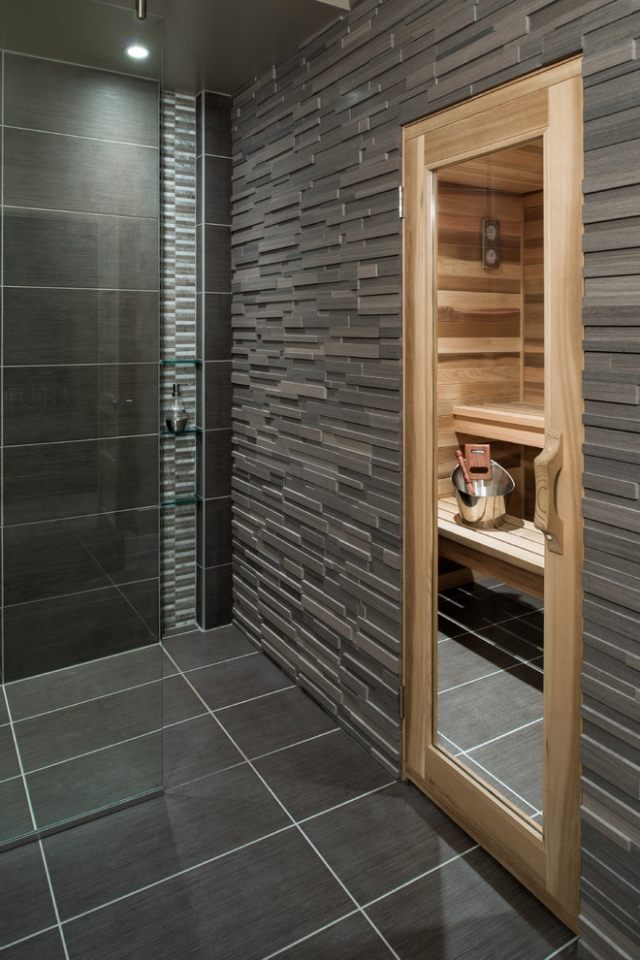 aménagement-salle-de-bains-sauna-bois-carrelage-noir