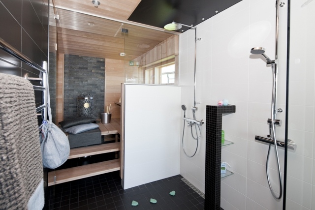 aménagement-salle-de-bains-sauna-bois-douche