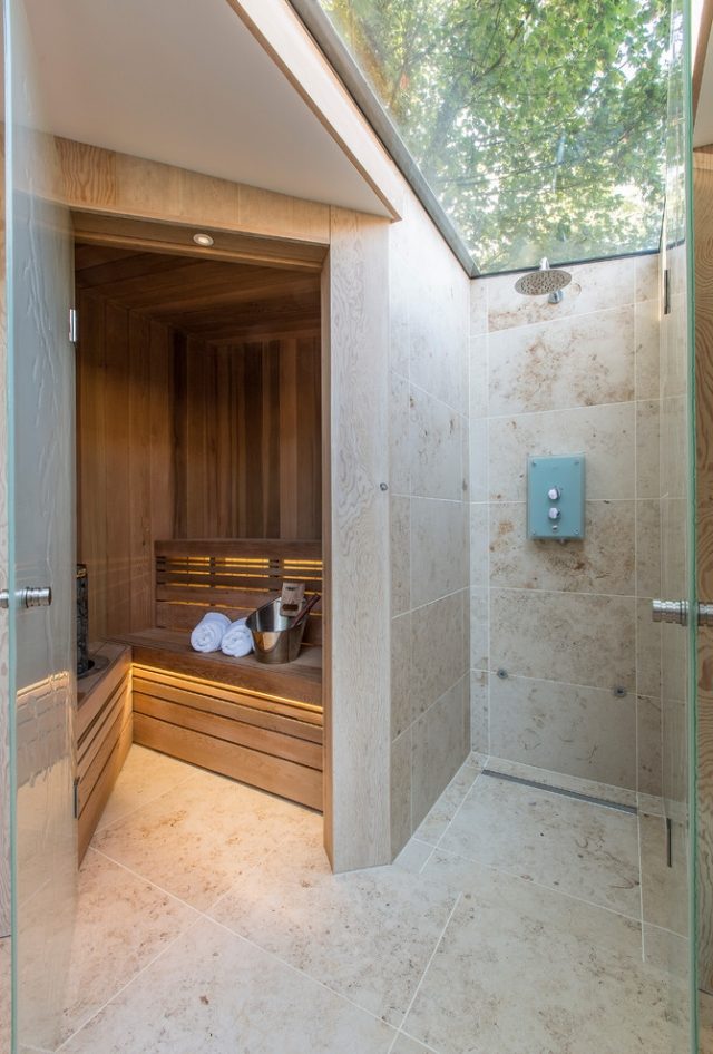 aménagement-salle-de-bains-sauna-bois