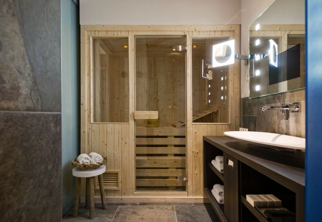 aménagement-salle-de-bains-sauna-sous-lavabo-rangement