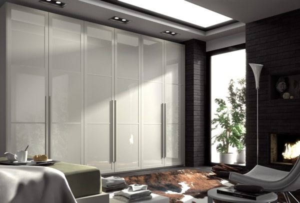 armoire-dressing-blanche-élégante-poignées-murs-aspect-brique-grise-cheminée