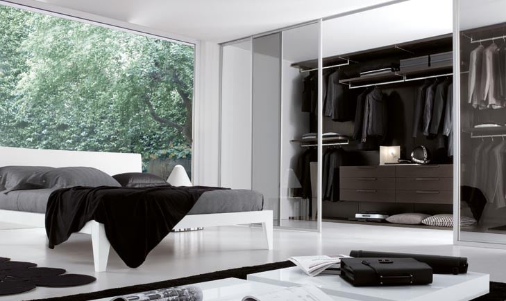 armoire-dressing-portes-verre-transparent-chambre-noir-blanc