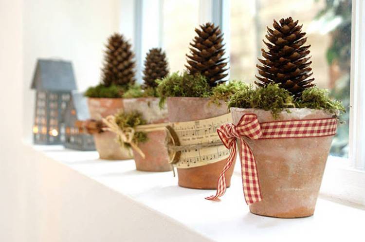 bricolage-Noël-décoration-pots-argile-rubans-vichy-papier-journal