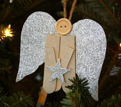 bricolage-Noël-ange-ornement-sapin-bâtonnets-bois-plats-carton