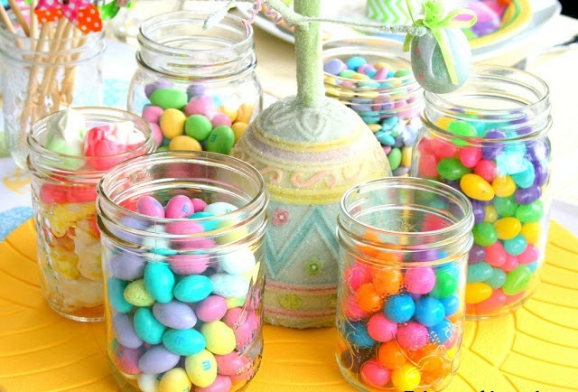 bricolage-Pâques-pot-verre-bonbons-multicolores