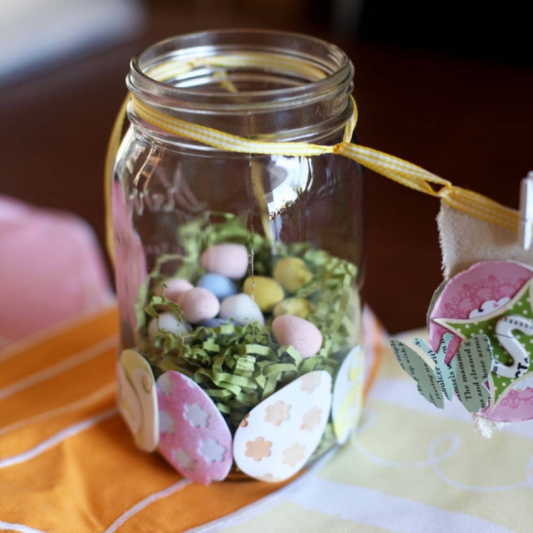 bricolage-Pâques-pot-verre-oeufs-chocolat-papier