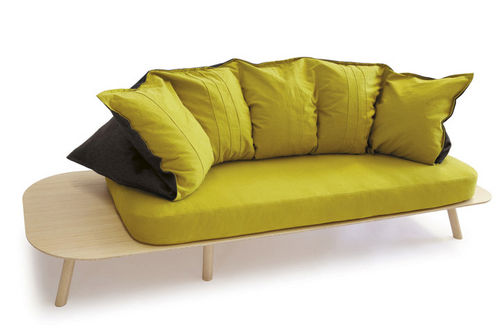 canapé-design-couleur-jaune-coussins-tout-confort-d3co