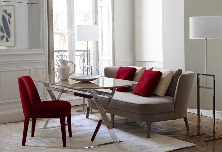 canapé-design-droit-couleur-beige-coin-repas-table-chaises