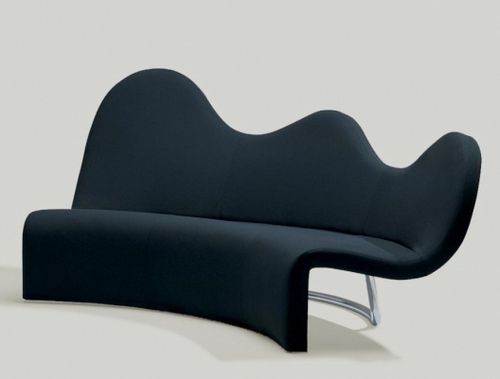 canapé-design-original-couleur-noire-salon