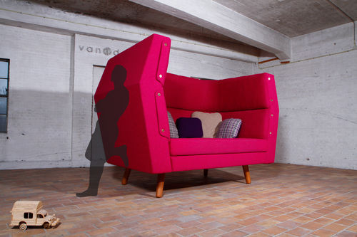 canapé-design-original-couleur-rouge-salon