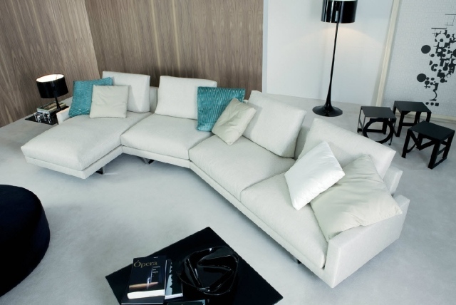 canapé-design-couleur-blanche-coussins-URBAN-David-Casadesús