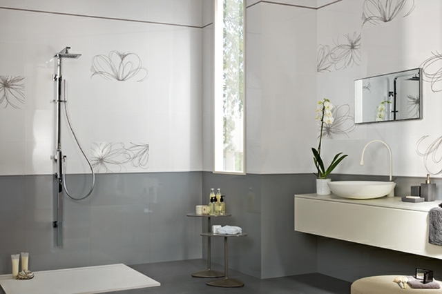 carrelage-mural-salle-bains-blanc-gris-motifs-floraux