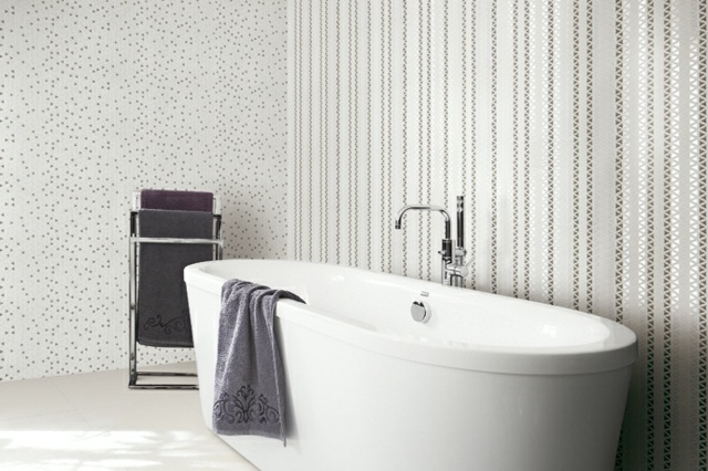carrelage-mural-salle-bains-blanc-motifs-pois-rayures-noir