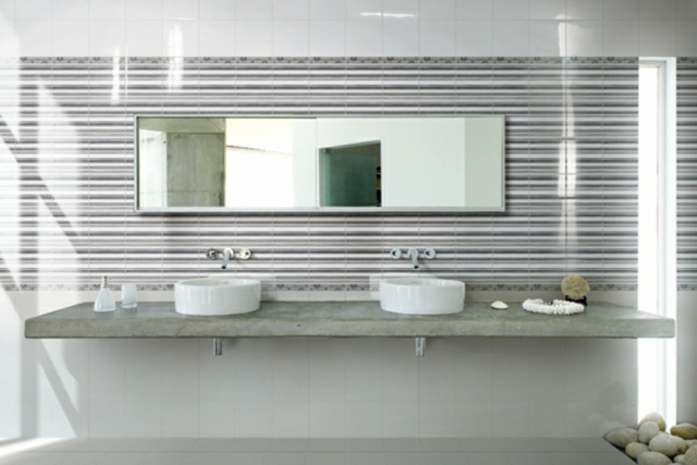carrelage-mural-salle-bains-blanc-rayures-grises carrelage mural salle de bains
