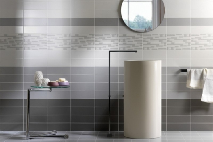 carrelage-mural-salle-bains-gris-clair-blanc-vasque-pied carrelage mural salle de bains