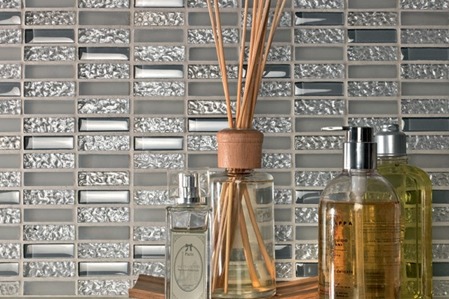 carrelage-mural-salle-bains-gris-effet-miroir-parfum-ambiance carrelage mural salle de bains