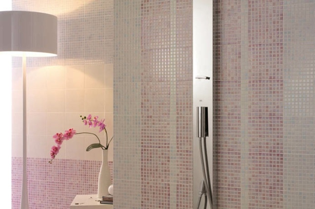 carrelage-mural-salle-bains-mosaique-rose-pâle carrelage mural salle de bains