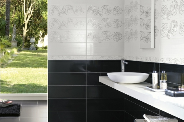carrelage-mural-salle-bains-noir-blanc-motifs-roses carrelage mural salle de bains