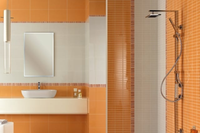 carrelage-mural-salle-bains-orange-chaud-blanc carrelage mural salle de bains