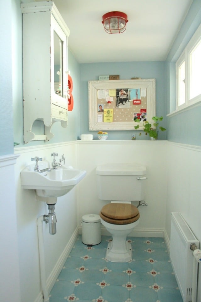 carrelage-peinture-murale-assortie-salle-bains-vintage