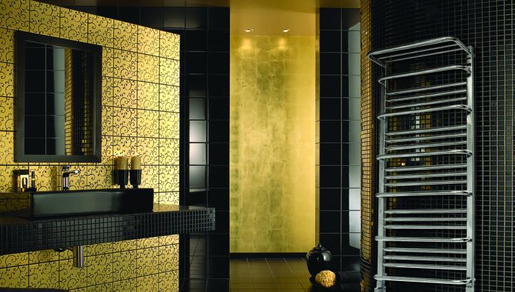 carrelage-salle-bains-or-noir-motifs-vasque-noir-mosaique-assortie