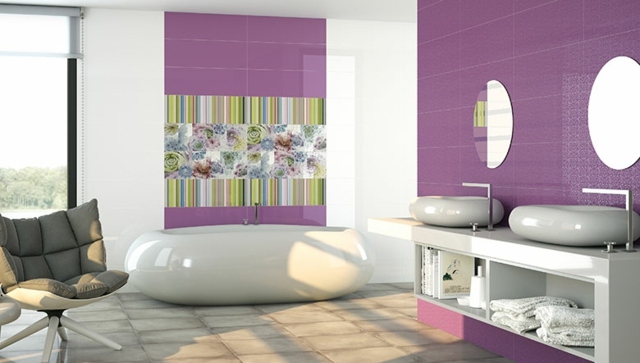 carrelage-salle-de-bains-couleur-violette-miroir-rond-baignoire-ovale