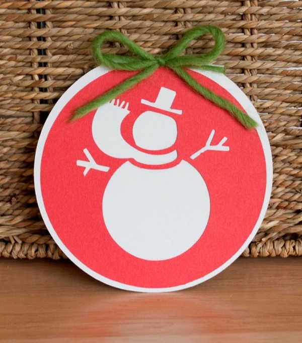 carte-de-Noël-décoration-sympa-boules-decoratives-carton