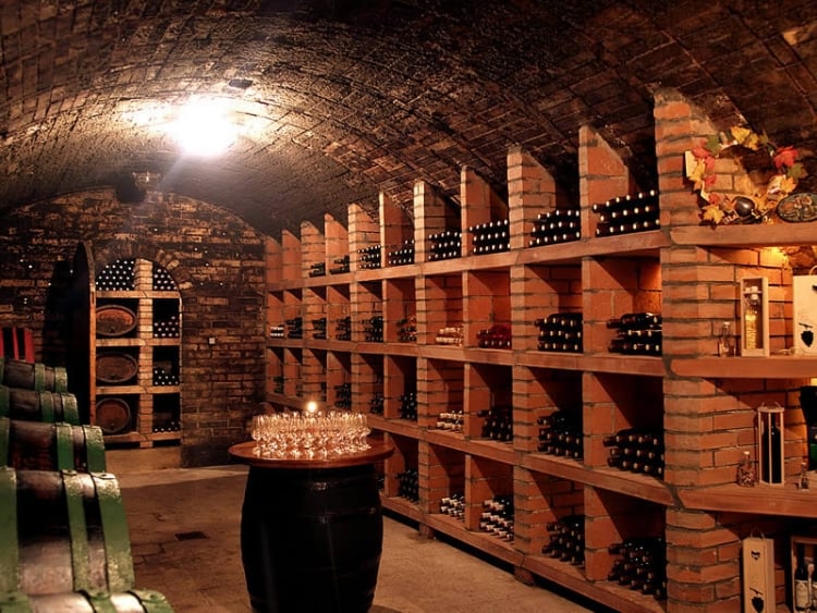 cave-vin-domicile-rangement-bouteilles-brique