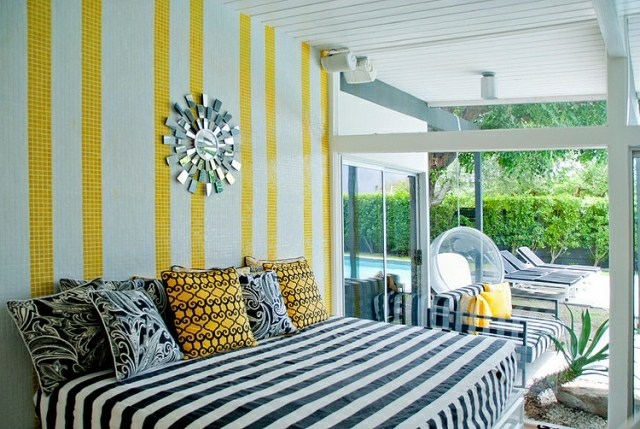 chambre-adulte-décoration-blanc-noir-jaune-rayure