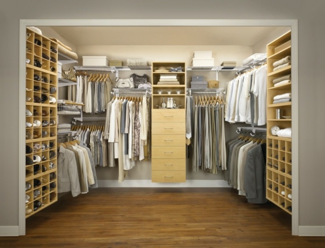 chambre-avec-dressing-idées-sympas-armoires-etageres-cintres-vetements