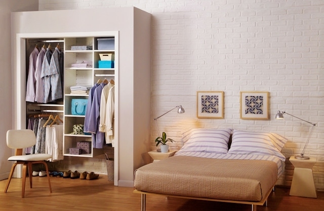 chambre-avec-dressing-idées-sympas-etageres-chaises-lit