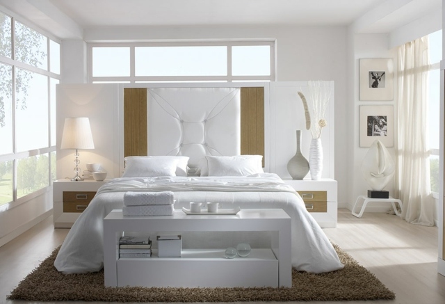 chambre-coucher-complète-literie-blanche-accents-bois chambre à coucher complète
