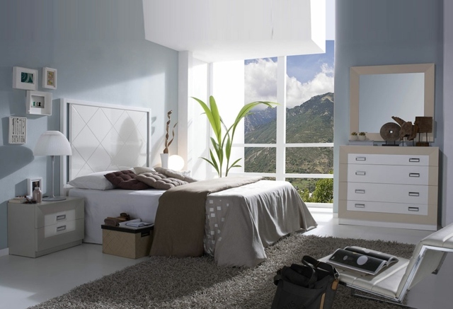 chambre-coucher-complète-mobilier-bois-clair-tapis-beige