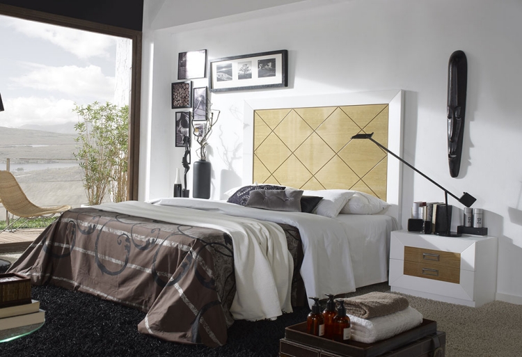 chambre-coucher-complète-tête-lit-bois-clair-blanc-literie-marron-blanc chambre à coucher complète