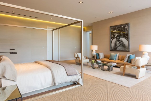 chambre-coucher-moderne-lit-baldaquin-éclairage-encastré-canapé-fauteuils-lampes-blanches