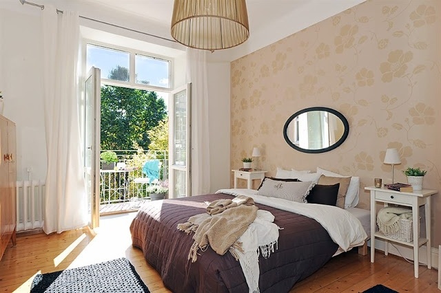 chambre-vintage-papier-peint-floral-beige
