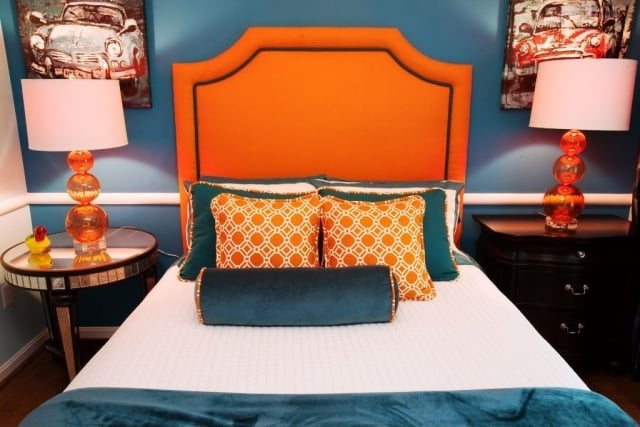 couleur de chambre tissus-bleu-pétrole-tête-lit-orange