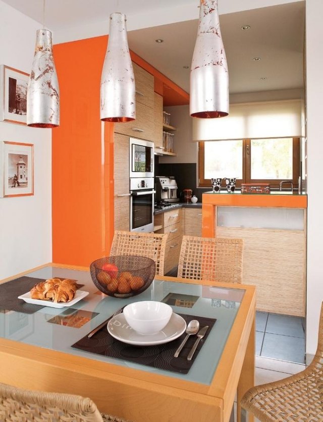 couleur-cuisine-orange-armoires-bois-clair