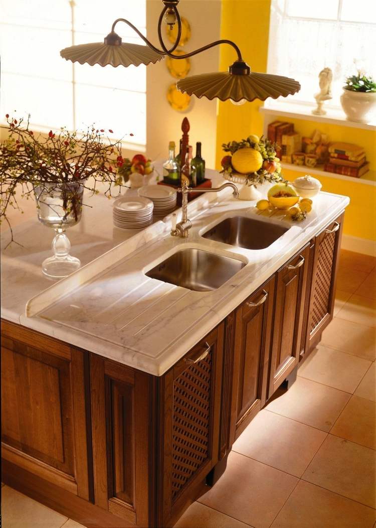 cuisine-campagne-îlot-bois-rangement-lustre