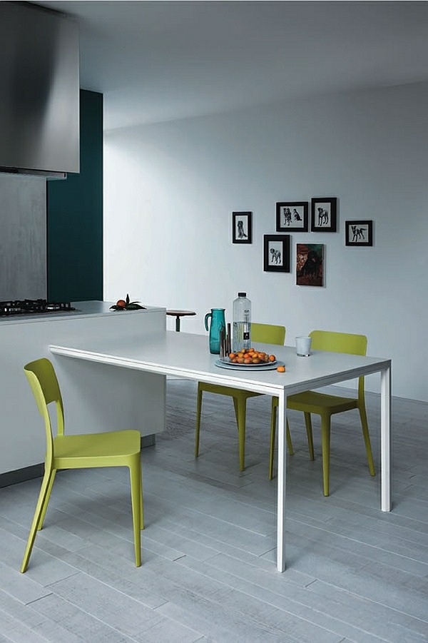 cuisine-moderne-Mila-table-rectangulaire-chaises-vertes